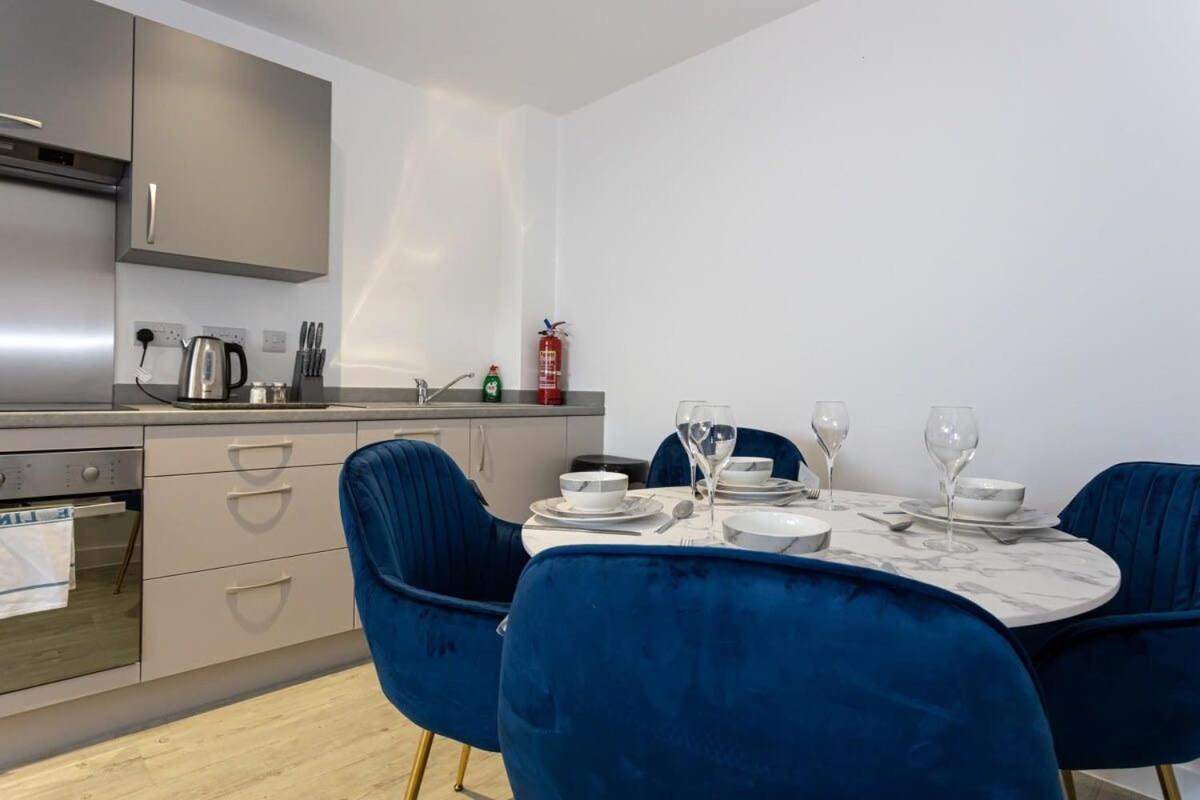 Modern 2 Bed Salford Apartment Stunning Views Manchester Ngoại thất bức ảnh