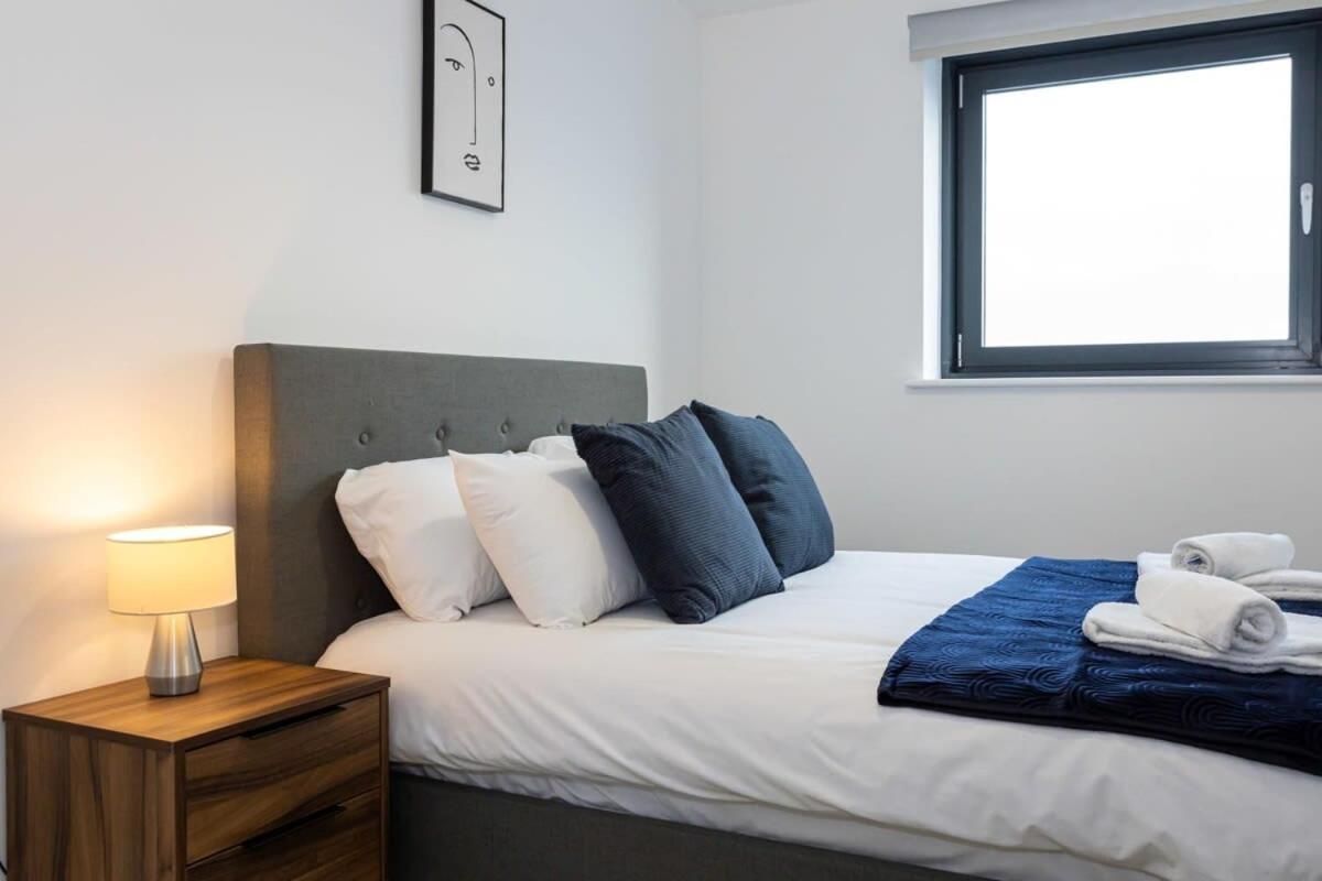 Modern 2 Bed Salford Apartment Stunning Views Manchester Ngoại thất bức ảnh