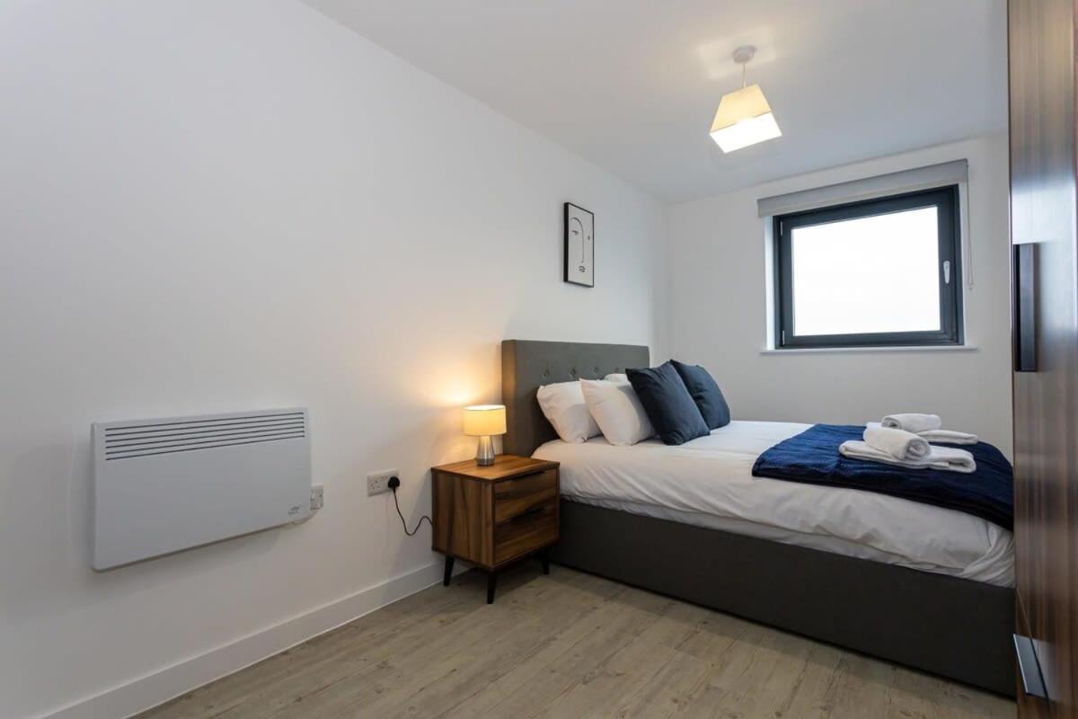 Modern 2 Bed Salford Apartment Stunning Views Manchester Ngoại thất bức ảnh