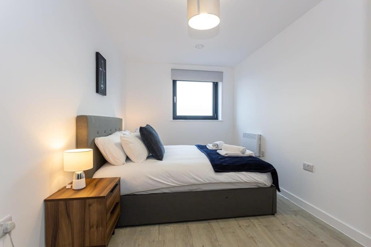 Modern 2 Bed Salford Apartment Stunning Views Manchester Ngoại thất bức ảnh