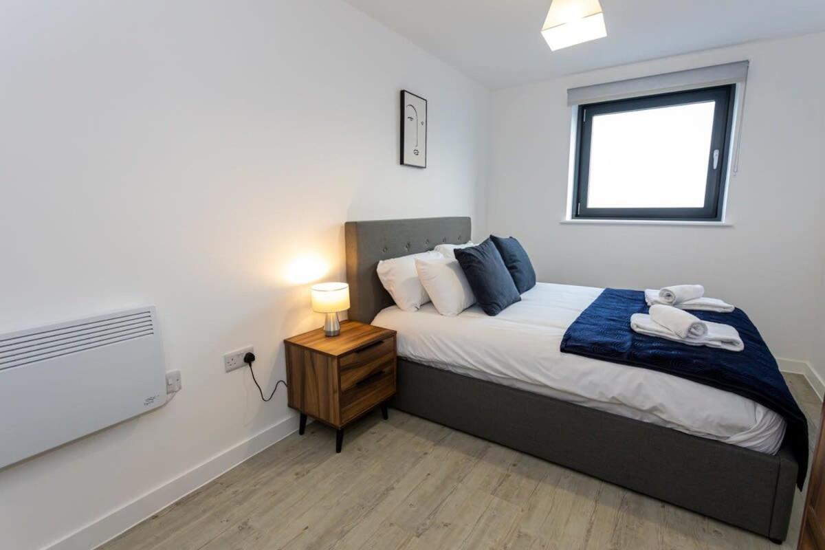 Modern 2 Bed Salford Apartment Stunning Views Manchester Ngoại thất bức ảnh